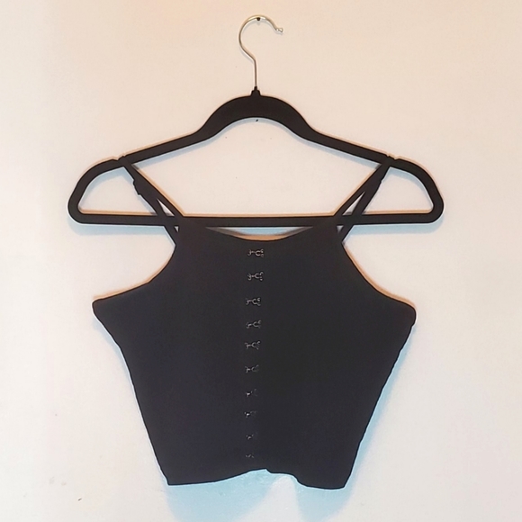 Hook and eyes cropped tank top - Picture 1 of 3
